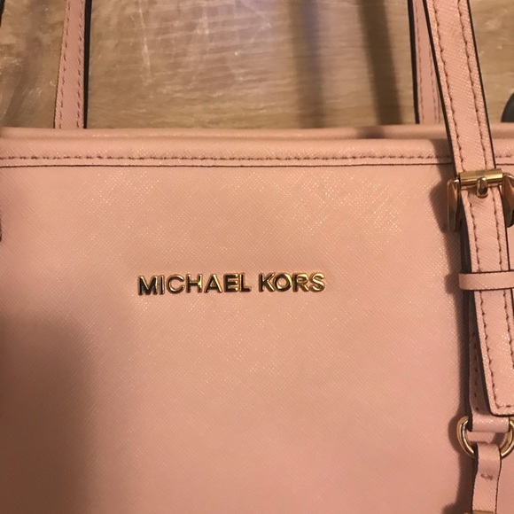 Micheal Kors tote - Picture 2 of 5